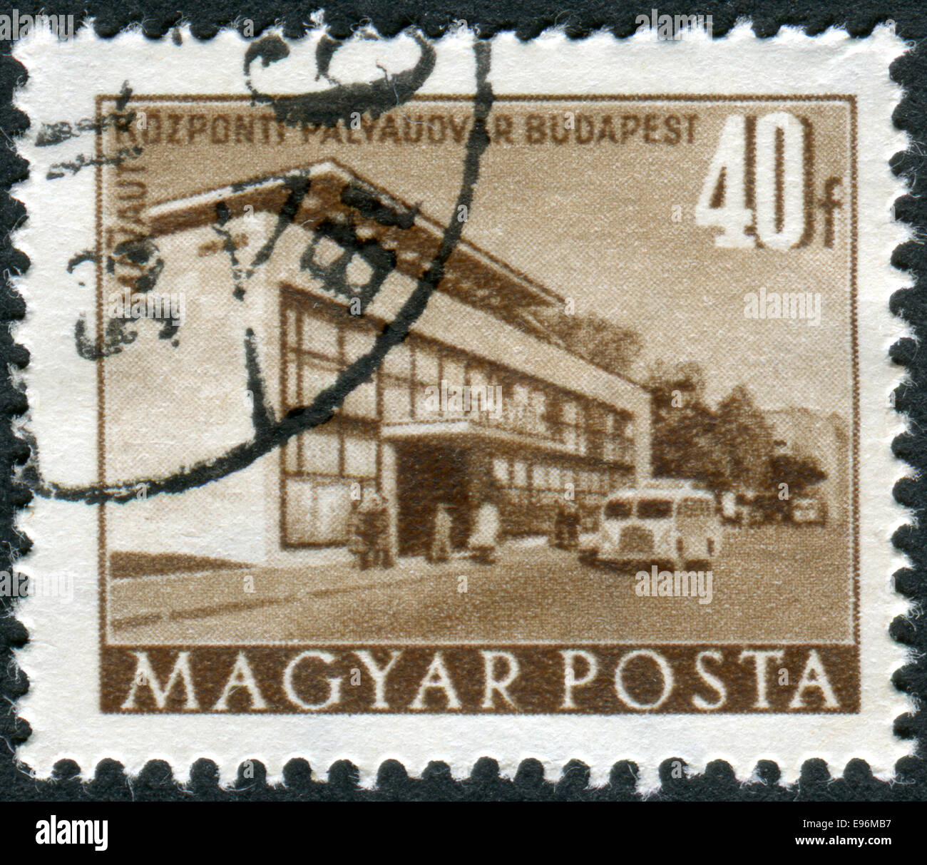 Ungarn - ca. 1951: Briefmarke gedruckt in Ungarn zeigt der Vorstadt Bus Terminal, Budapest, ca. 1951 Stockfoto