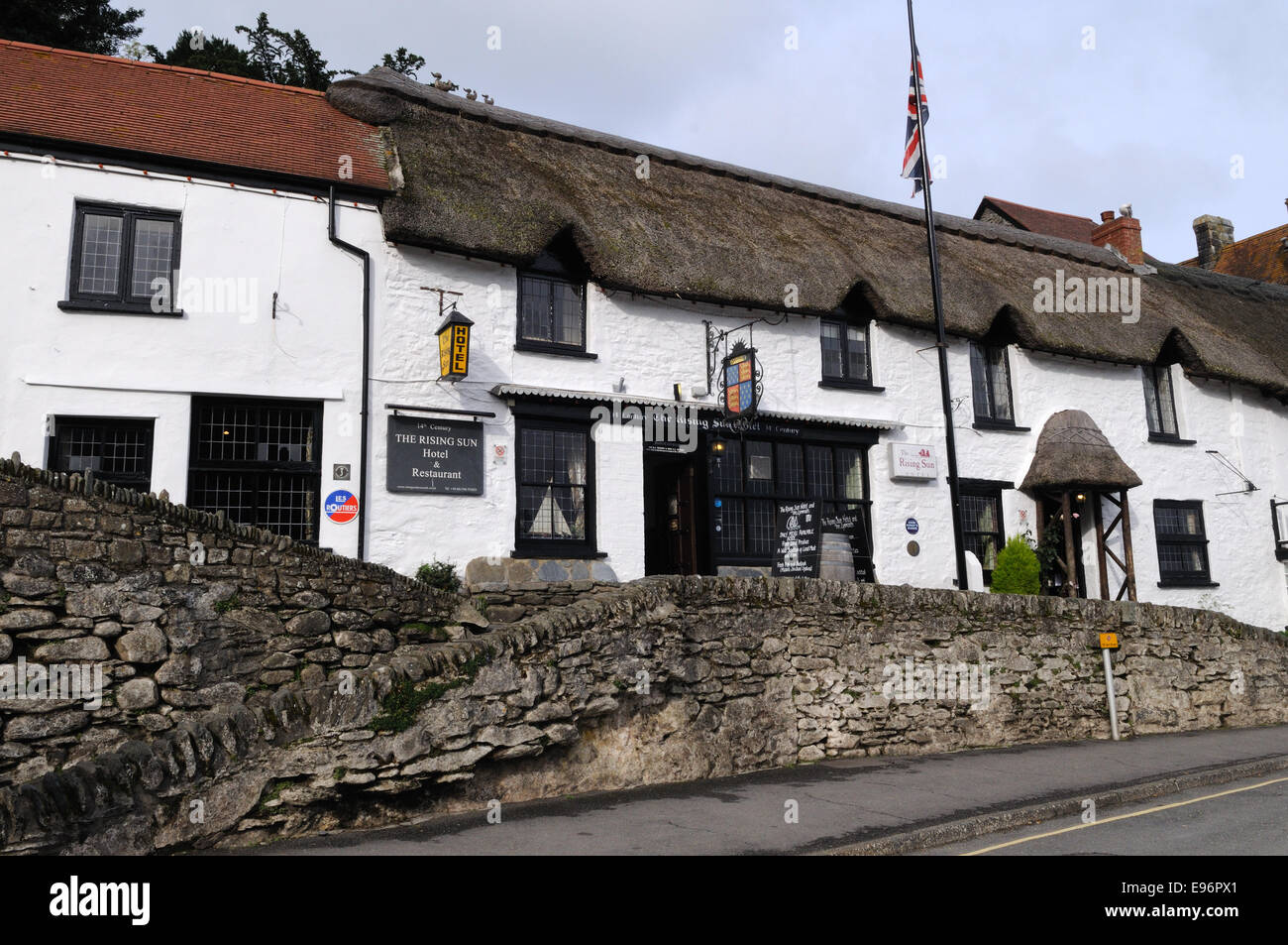 Steigender Stern Pub und ein Restaurant auf der Hafenpromenade Lynmouth Devon England UK GB Stockfoto