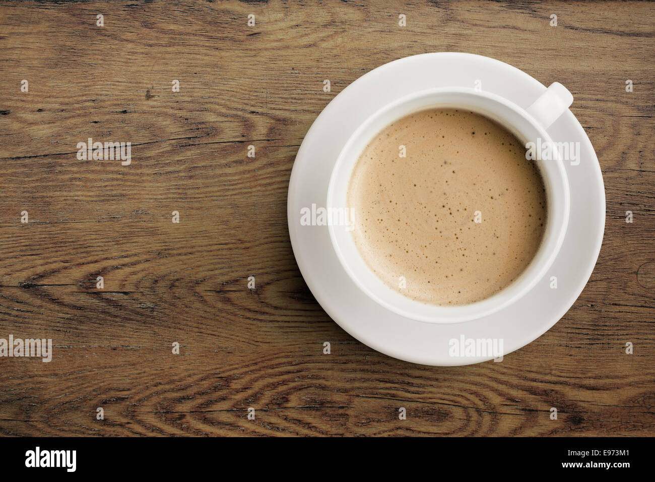 Kaffeetasse Holztisch Draufsicht Stockfoto