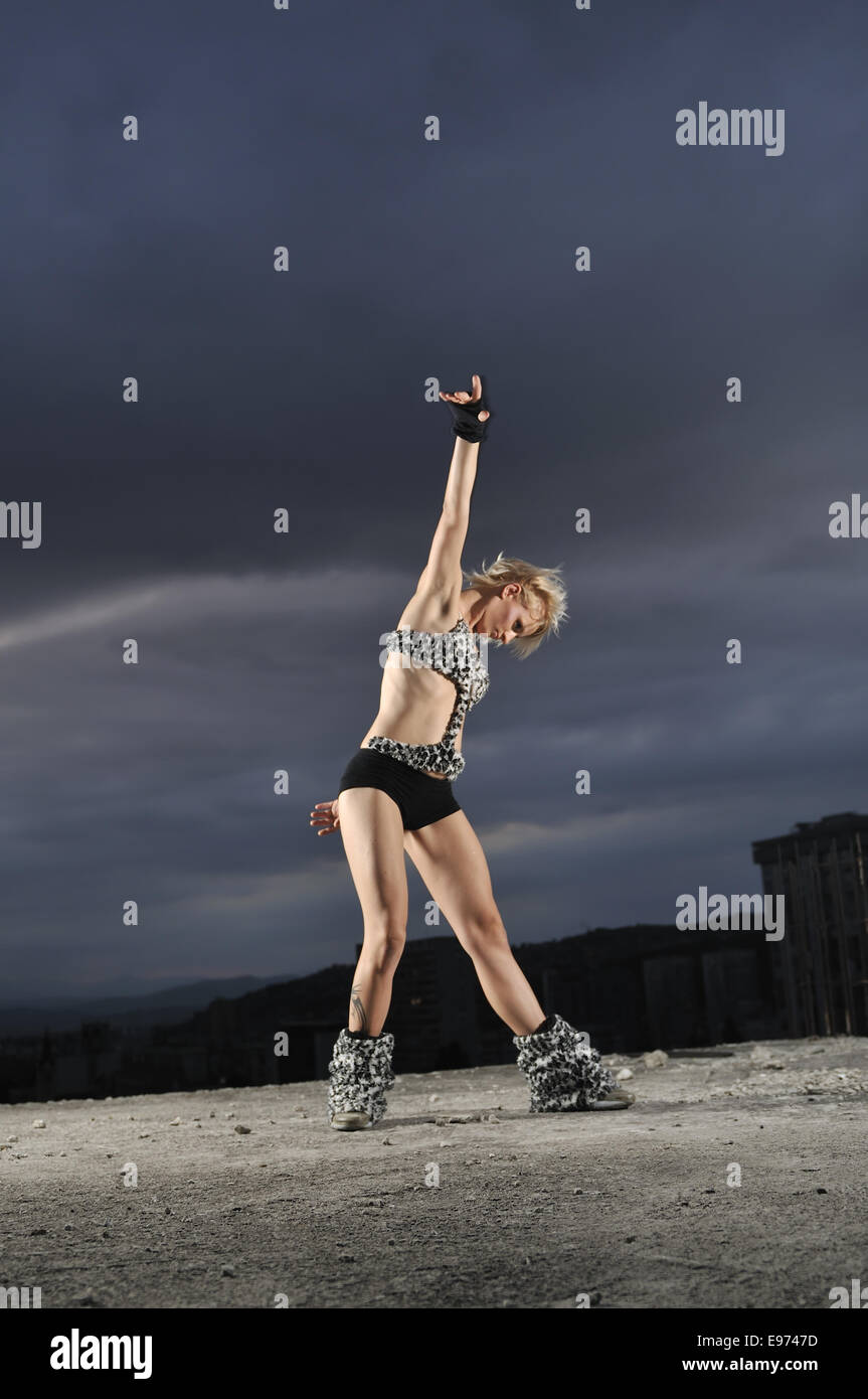 Gogo dancer Fotos und Bildmaterial in hoher Auflösung Alamy