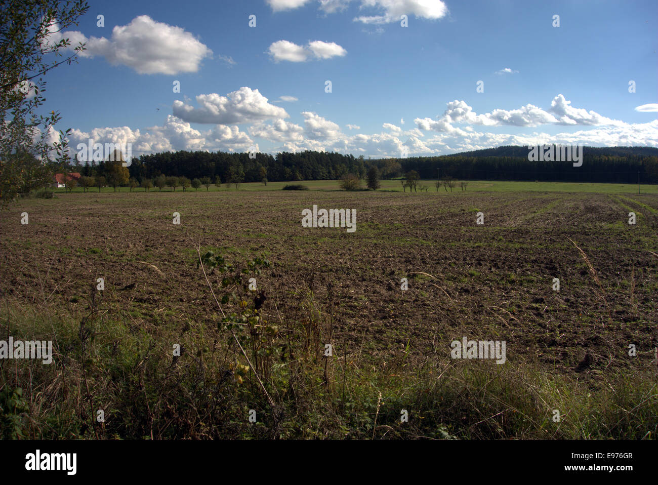 Verschiedene Ansichten des Cernivsko (100 km von Prag auf Zug) – typisch für südliche böhmische Dörfer; hauptsächlich auf die Landwirtschaft Stockfoto