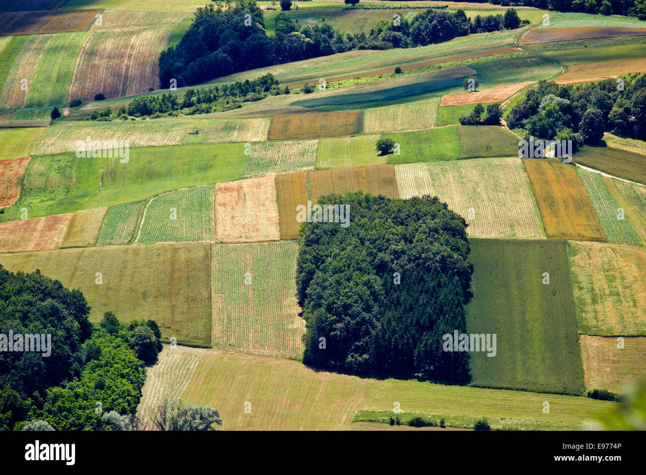 Grünen Wiese Schichten Luftbild Stockfoto