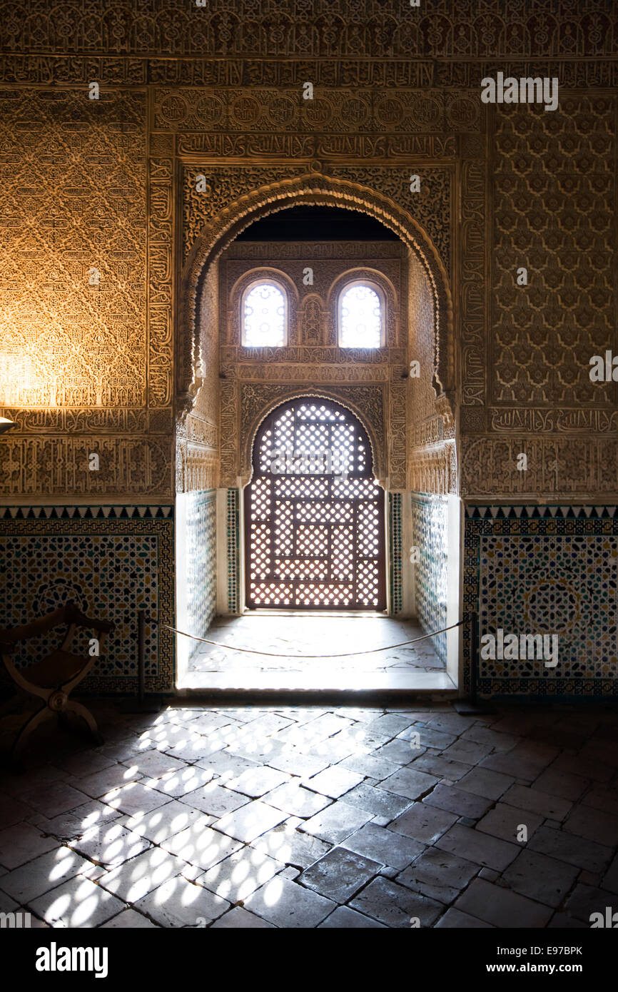 Fenster im Inneren der Alhambra-Palast Stockfoto