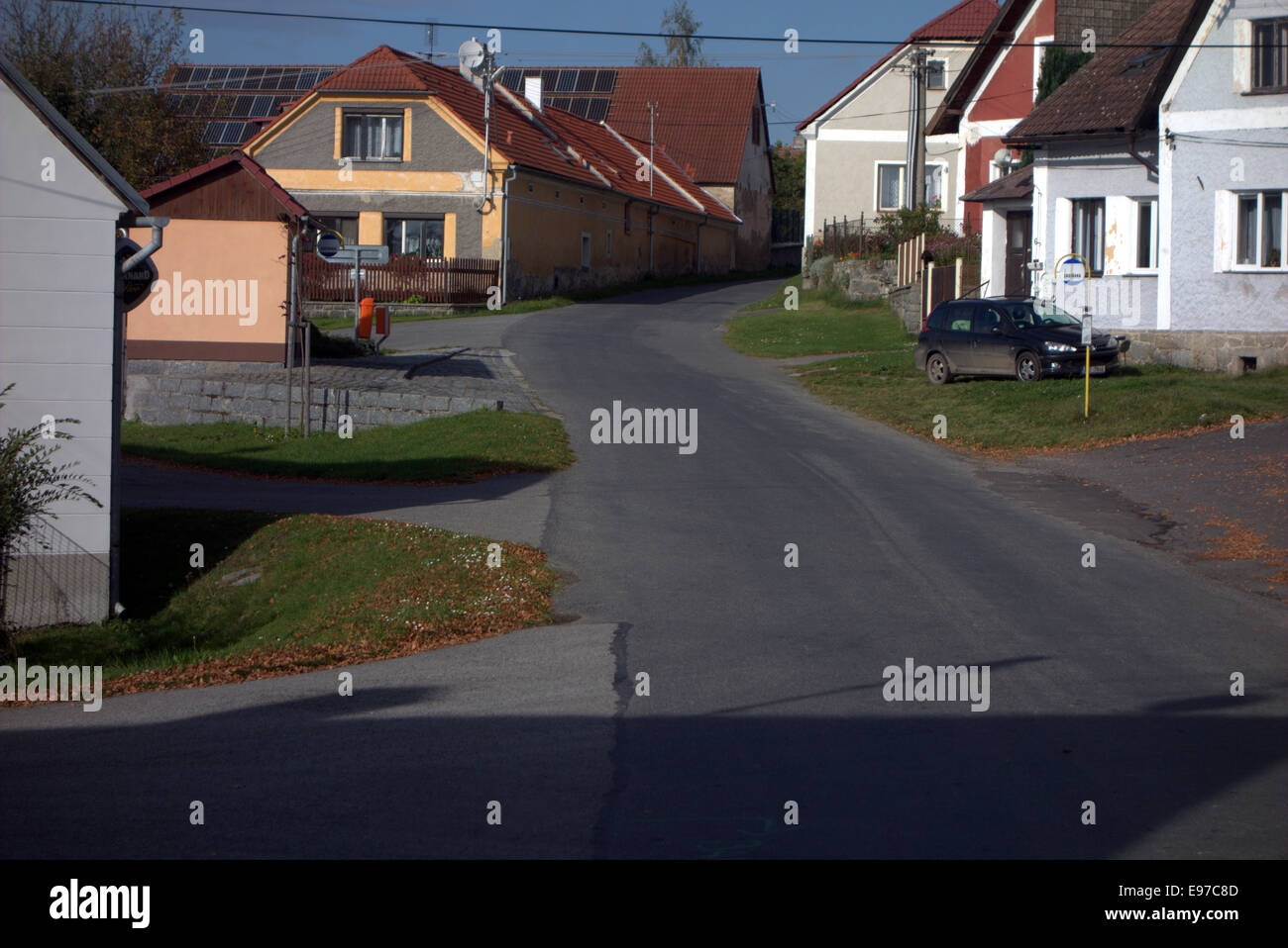 Verschiedene Ansichten des Cernivsko (100 km von Prag auf Zug) – typisch für südliche böhmische Dörfer; hauptsächlich auf die Landwirtschaft Stockfoto