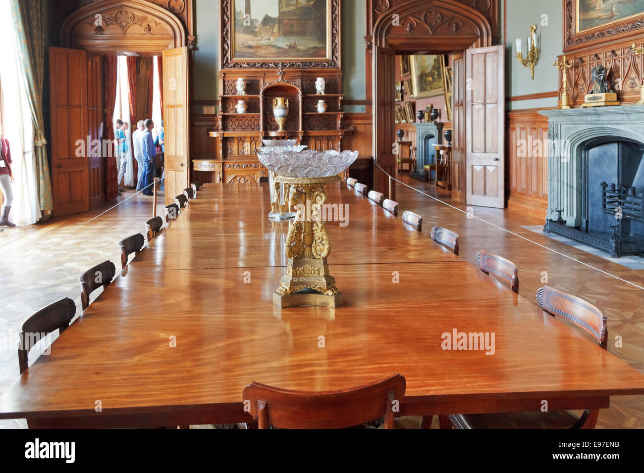 ALUPKA, Russland - 28. September 2014: innere Esszimmer in (Alupka) Woronzow Palast auf der Krim. Der Palast wurde gebaut Stockfoto