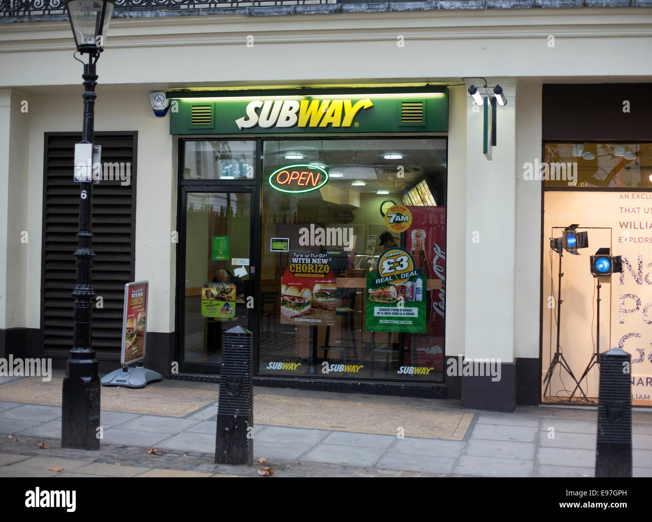 U-Bahn Fast-Food Restaurant central London sandwich Stockfoto