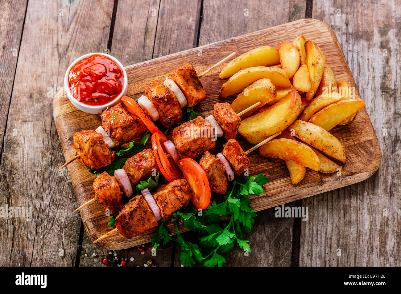 Kartoffeln am spieß -Fotos und -Bildmaterial in hoher Auflösung – Alamy