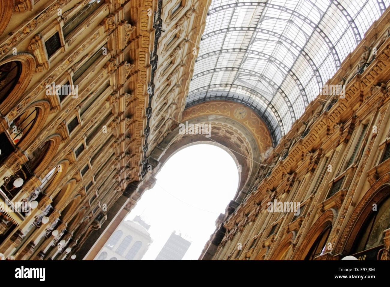 Expressive Bild des Einkaufszentrums Galleria Vittorio Emanuele (Mailand, Italien) Stockfoto