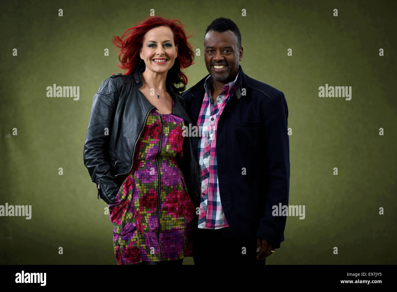 Vocal Trainer, Richter und Fernsehmoderatoren David und Carrie Grant erscheinen auf dem Edinburgh International Book Festival. Stockfoto