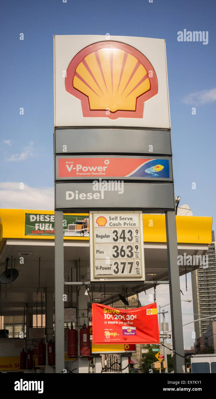 Gaspreise In Einer Shell Tankstelle In New York Stockfotografie Alamy