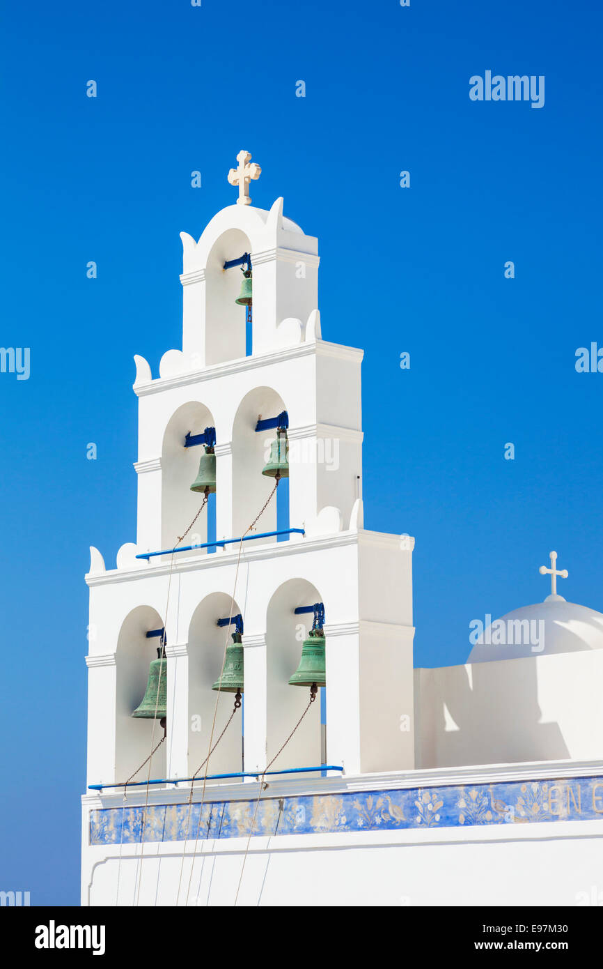 Bell Tower der griechischen Kirche Panagia Platsani Oia Santorini Thira Kykladen Inseln griechische Inseln Griechenland EU Europa Stockfoto