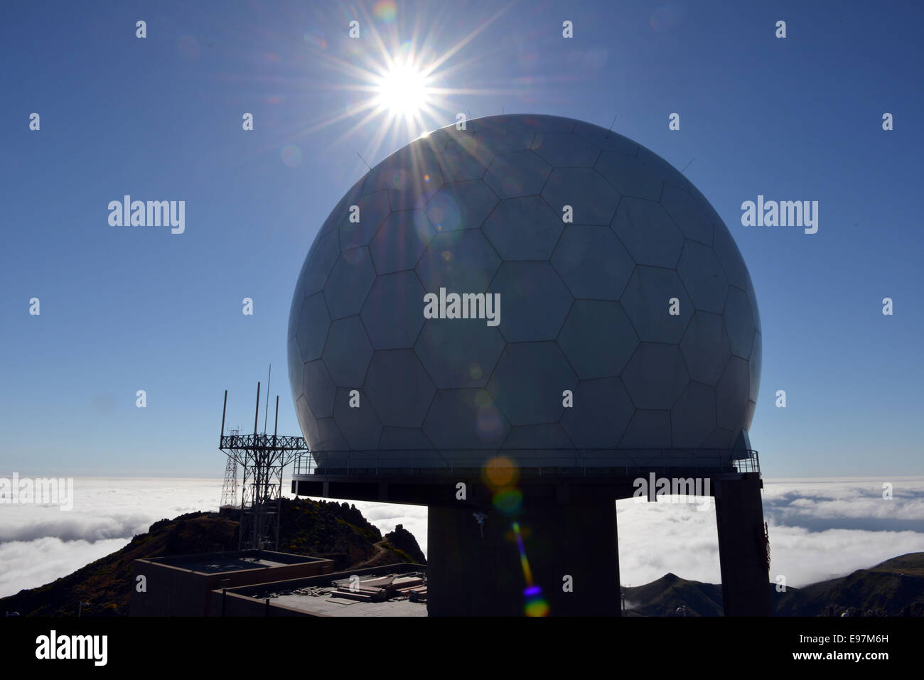 NATO-long-Range-Radarstation bei Pico do Arieiro, Madeira, Portugal Stockfoto