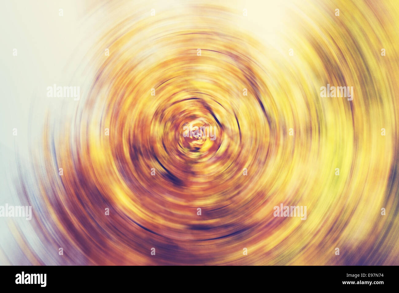 Herbst Farben abstrakten Hintergrund, Spin Kreis radial-Bewegungsunschärfe. Stockfoto