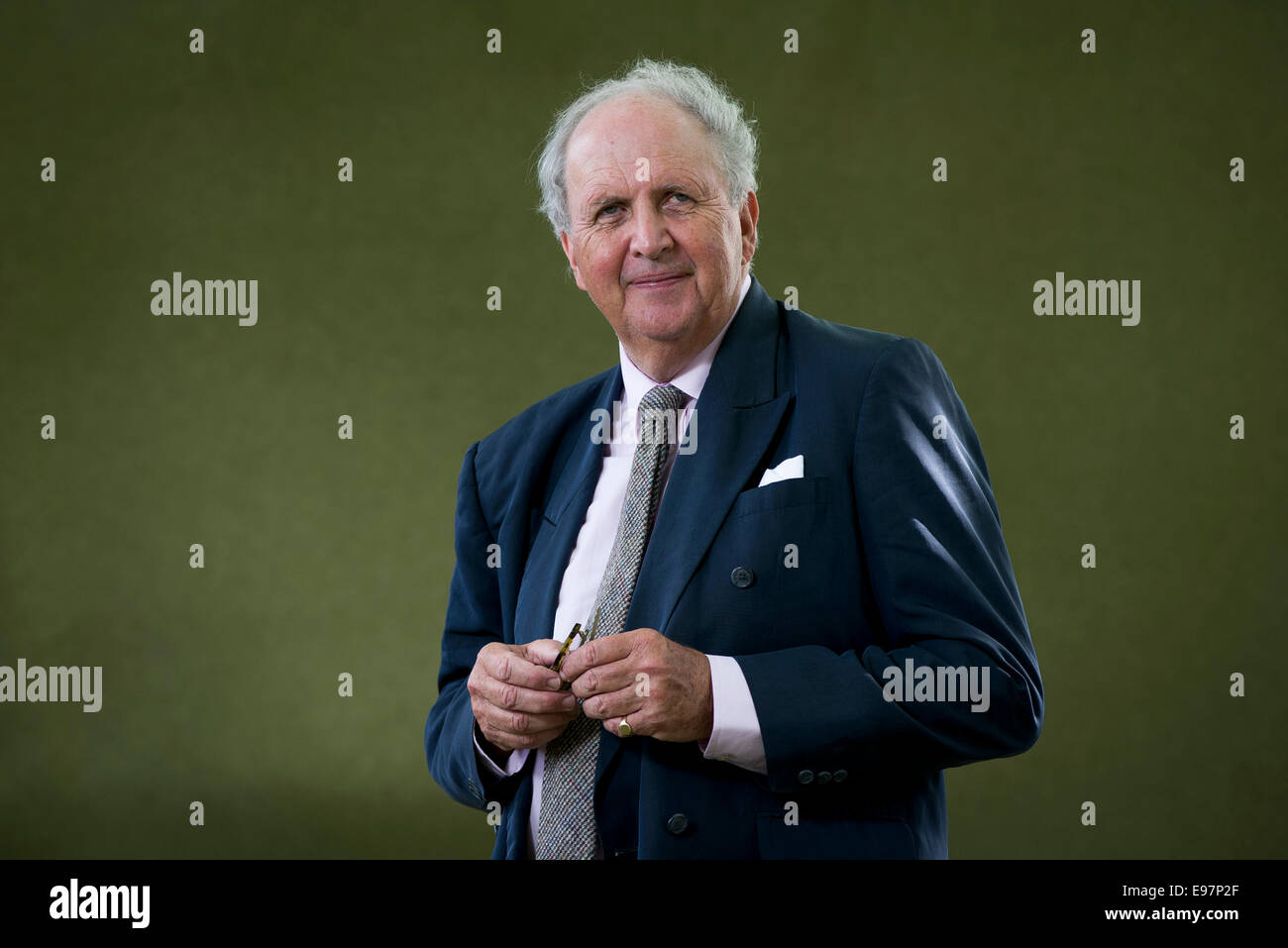 Schriftsteller und emeritierter Professor für Medizinrecht Alexander McCall Smith beim Edinburgh International Book Festival. Stockfoto