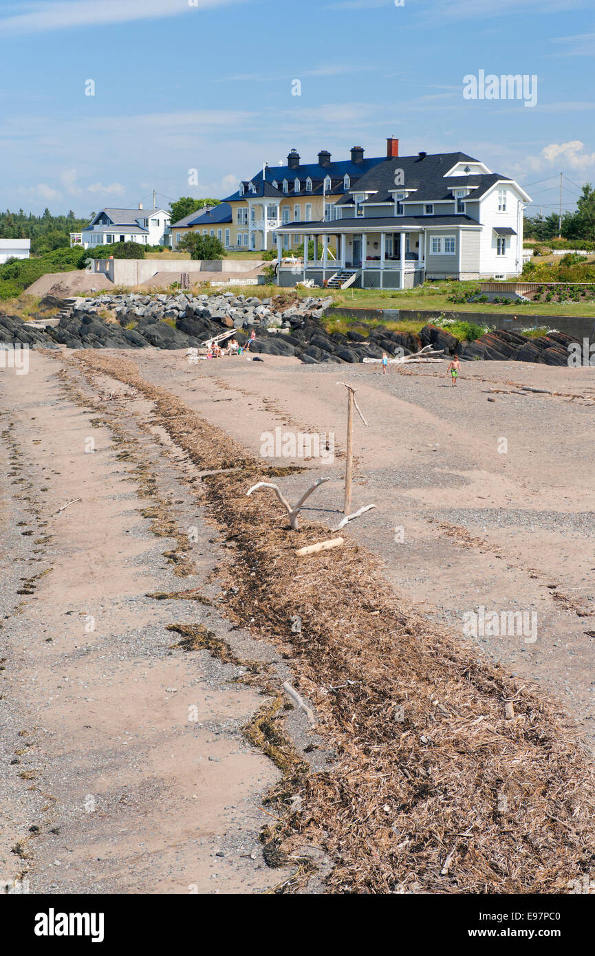 Haus mit Blick auf den St. Lawrence River in Rivière Ouelle Kamouraska Region, Provinz Quebec, Kanada. Stockfoto