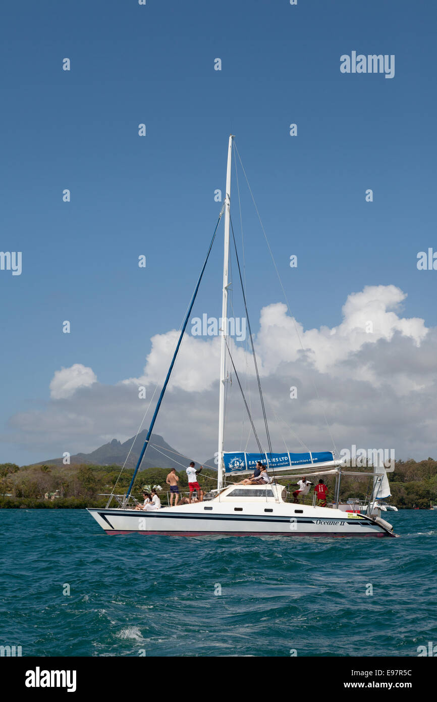 Katamaran für Touristen Reisen in den Indischen Ozean vor der Küste von Mauritius Stockfoto