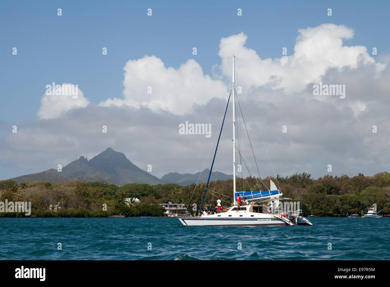 Katamaran für Touristen Reisen in den Indischen Ozean vor der Küste von Mauritius Stockfoto