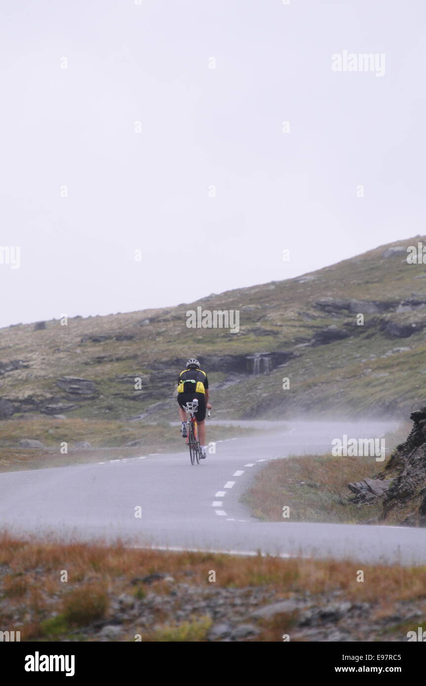 Radfahren auf Aurlandsfjellet Aurlandsfjellet Xtreme Triathlon 2014 Stockfoto