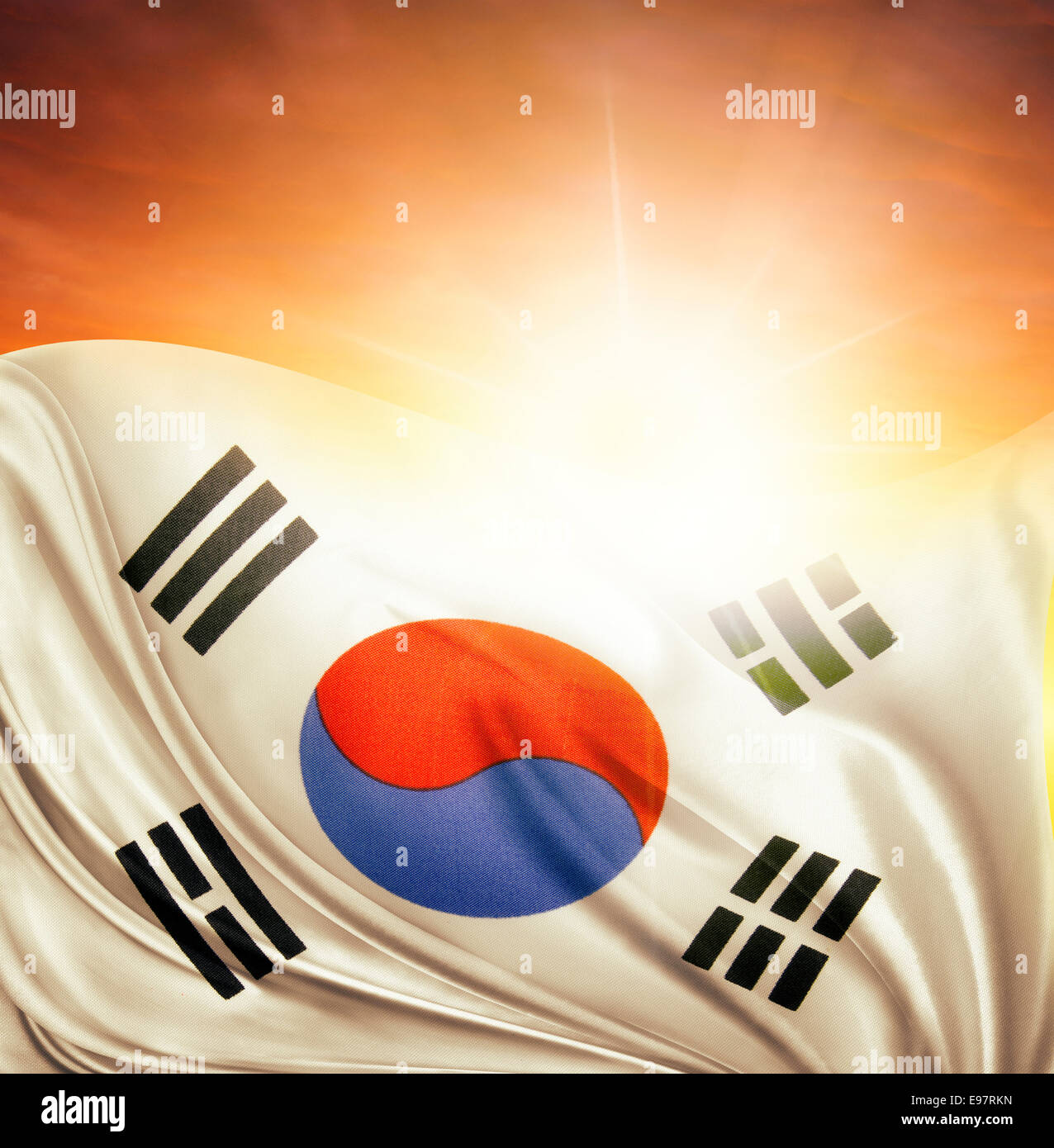 Südkoreanische Flagge vor hellem Himmel Stockfoto