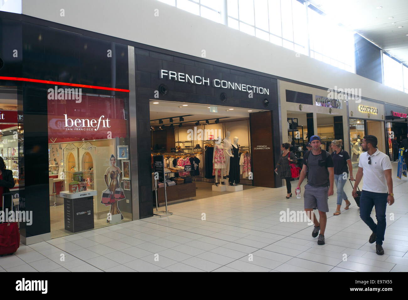 French Connection Store am Sydney Flughafen Abflughalle Terminal 2 Halle Viertel mit Geschäften und Restaurants, New South Wales, Australien Stockfoto