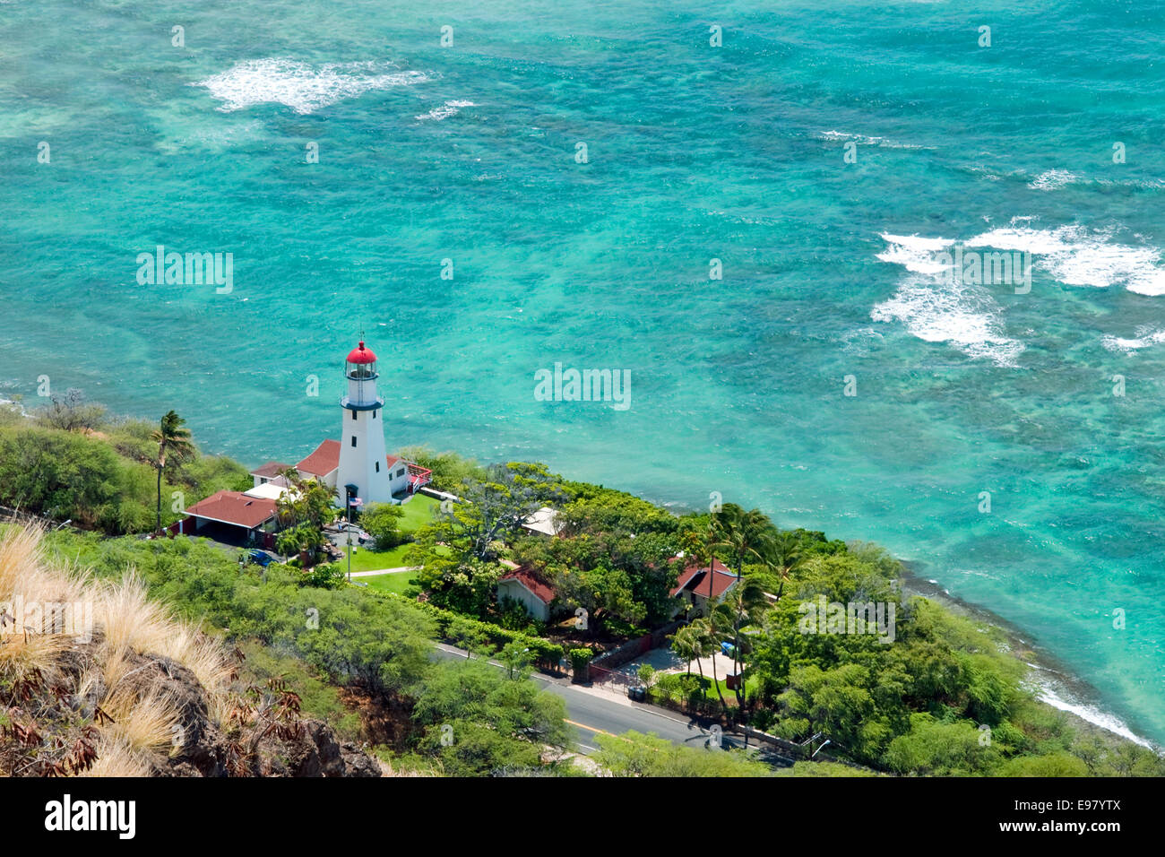 Luftaufnahme des Diamond Head Leuchtturm mit azurblauen Ozean im Hintergrund Stockfoto