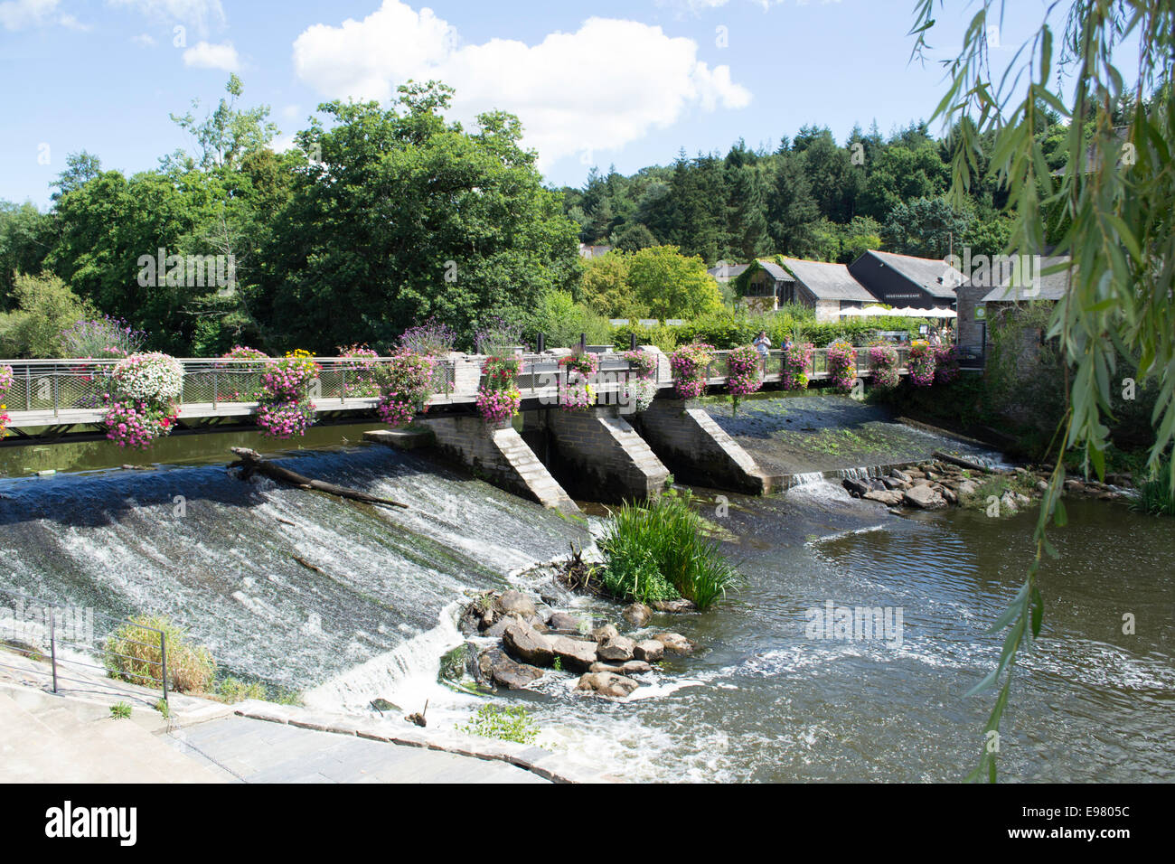 Schöne Brücke, gelegen in der malerischen Stadt La Gacily, Frankreich Stockfoto