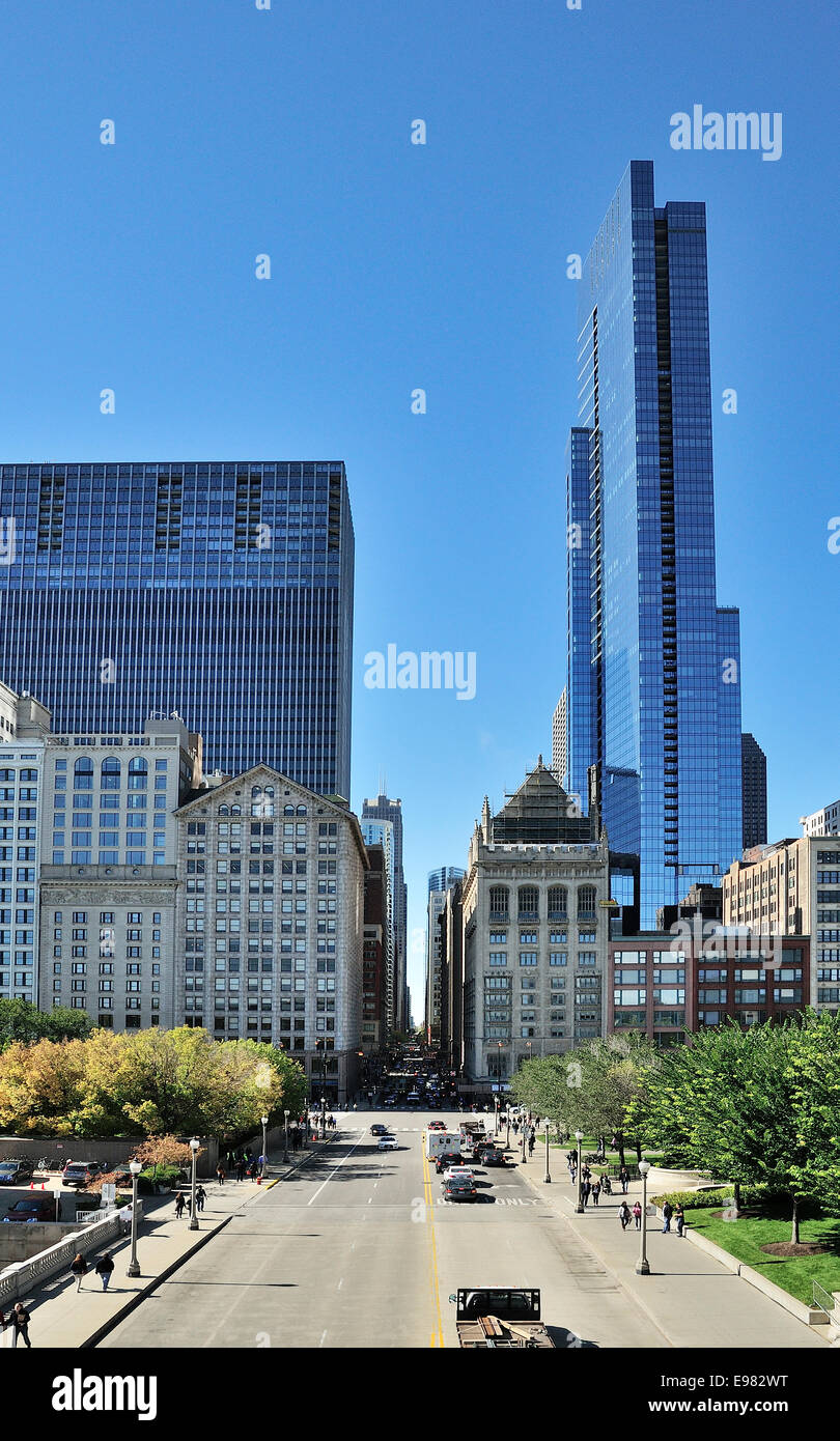 Verkehr monroe street und michigan avenue Fotos und Bildmaterial in
