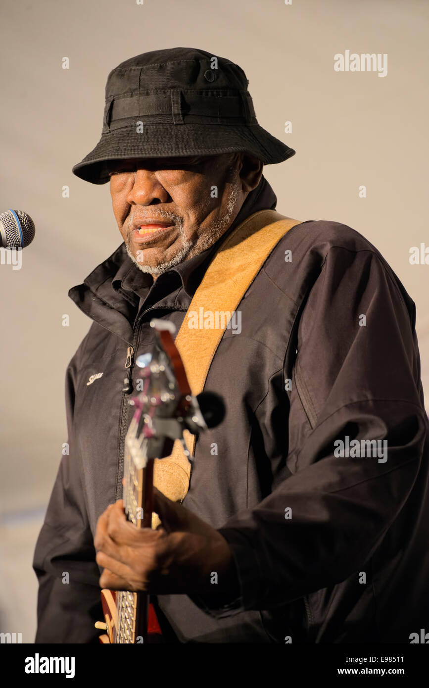 Blues, Gospel und R&B Bassist Sherman Holmes von The Holmes Brothers. Stockfoto