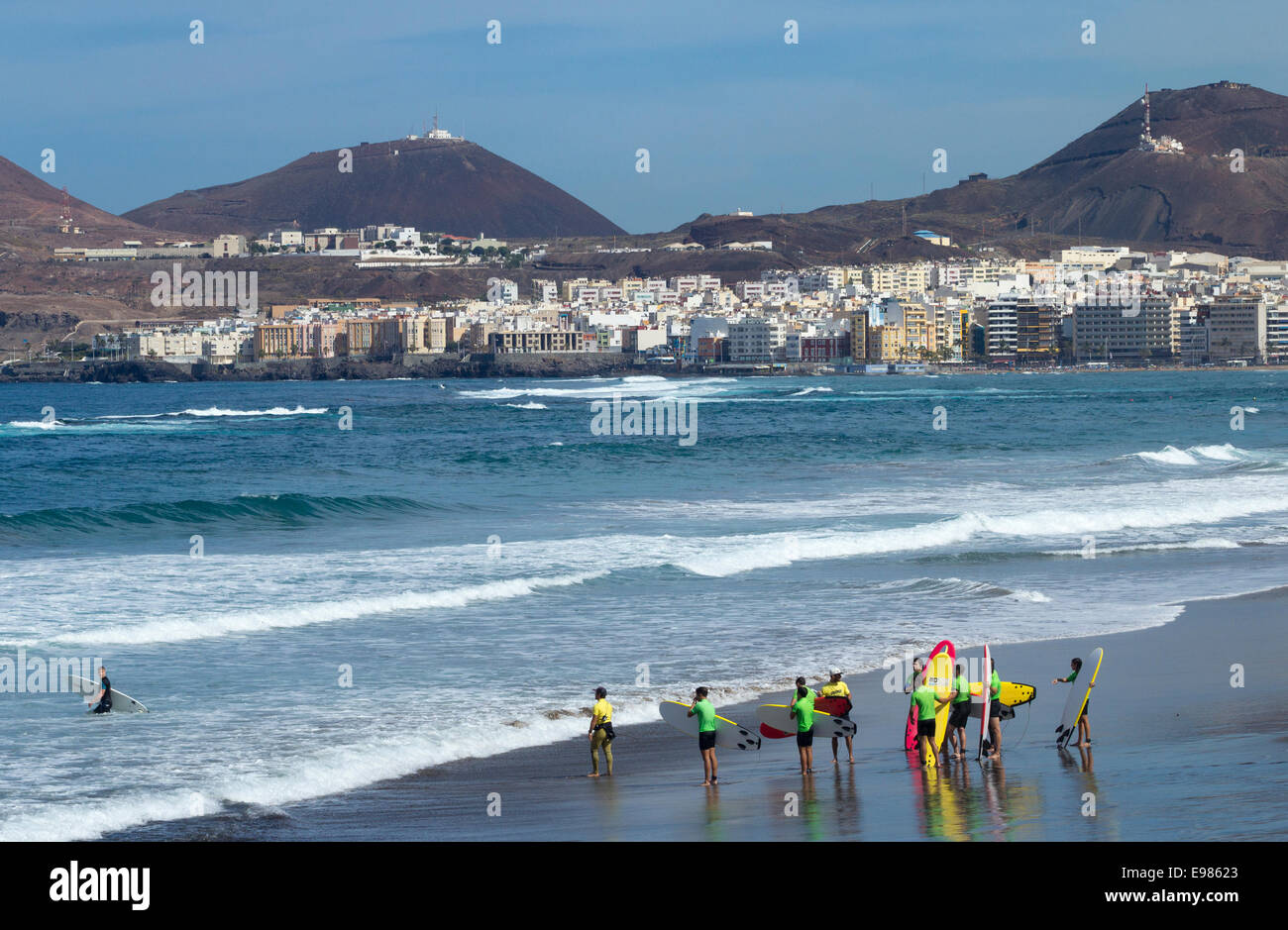 Surfunterricht am Strand von Las Canteras in Las Palmas, Gran Canaria, Kanarische Inseln, Spanien Stockfoto