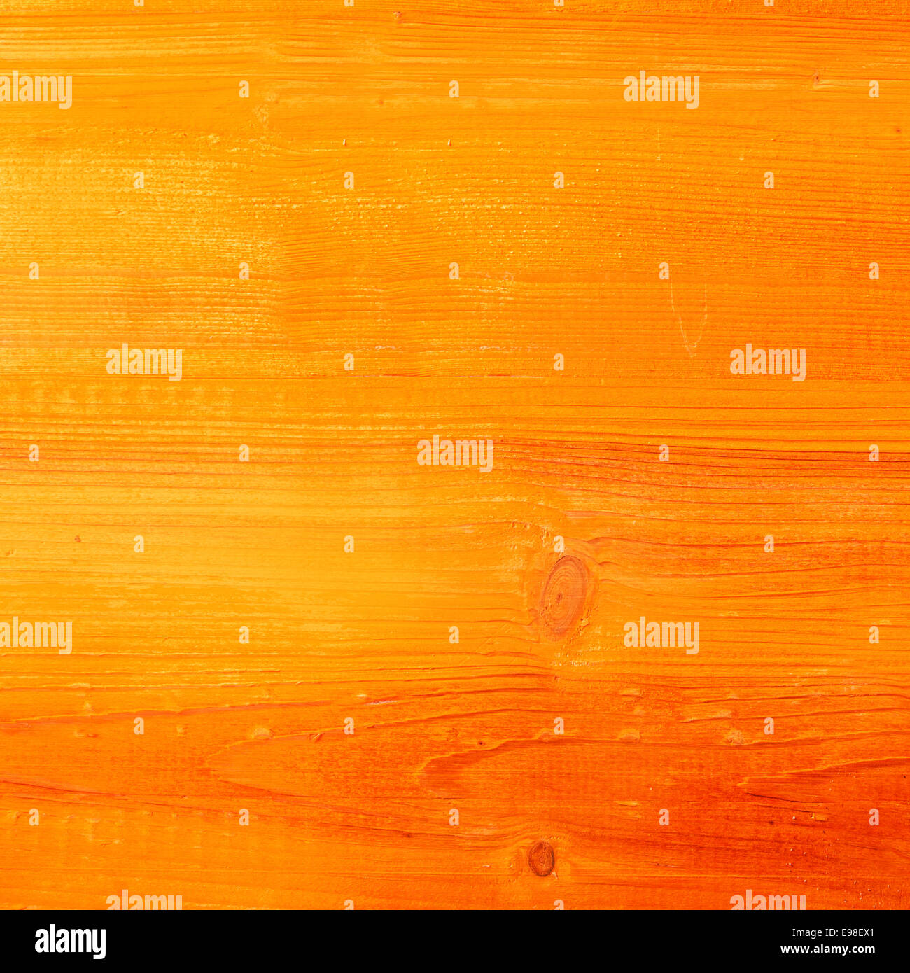 Hölzerne strukturierten Hintergrund in einem reichen orange Farbton aus dem 20124 Herbstfarben mit Woodgrain Muster im quadratischen Format mit Exemplar Stockfoto