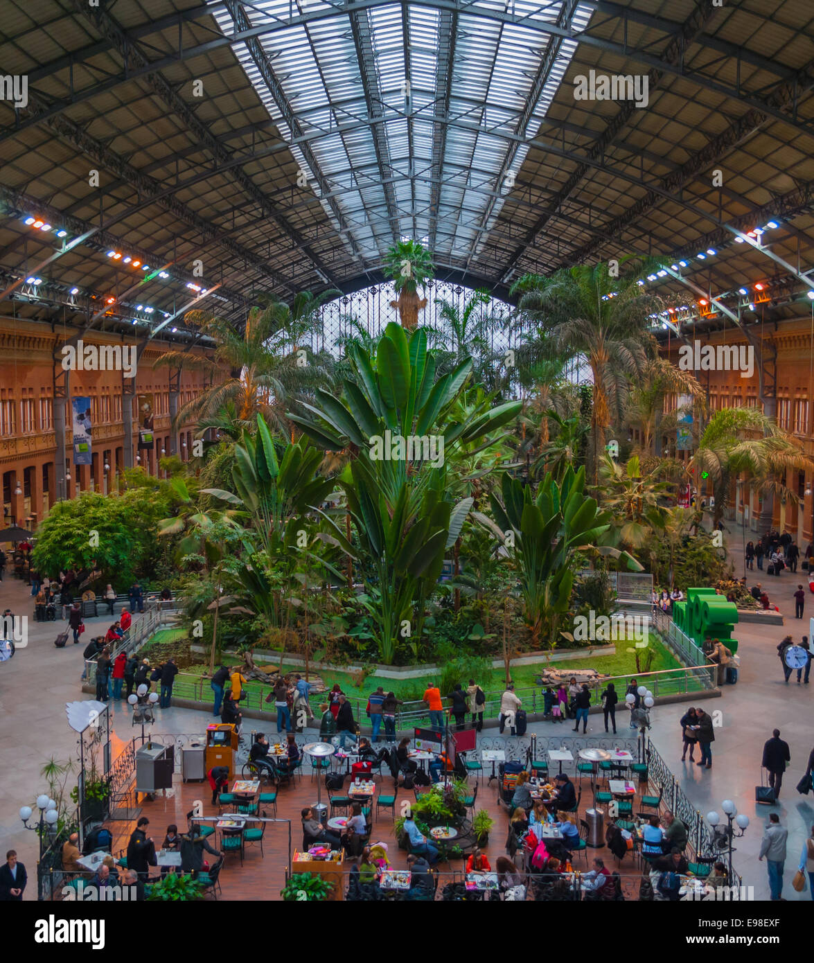 die alten Atocha-Bahnhof in einen botanischen Garten umgewandelt Stockfoto
