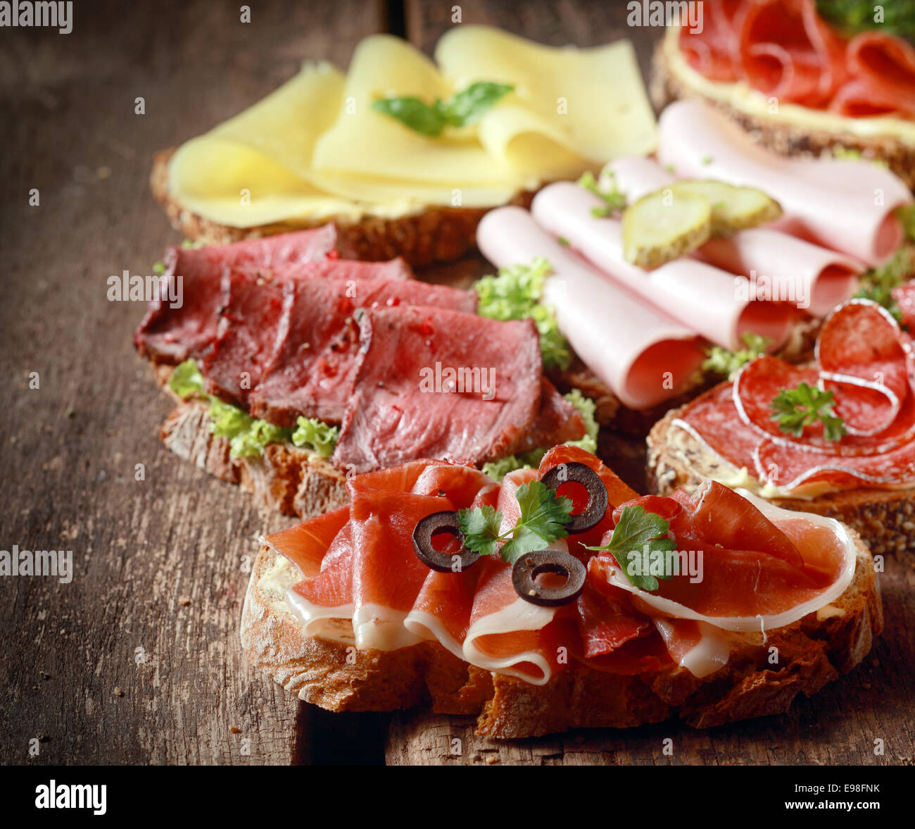 Open sandwiches -Fotos und -Bildmaterial in hoher Auflösung – Alamy