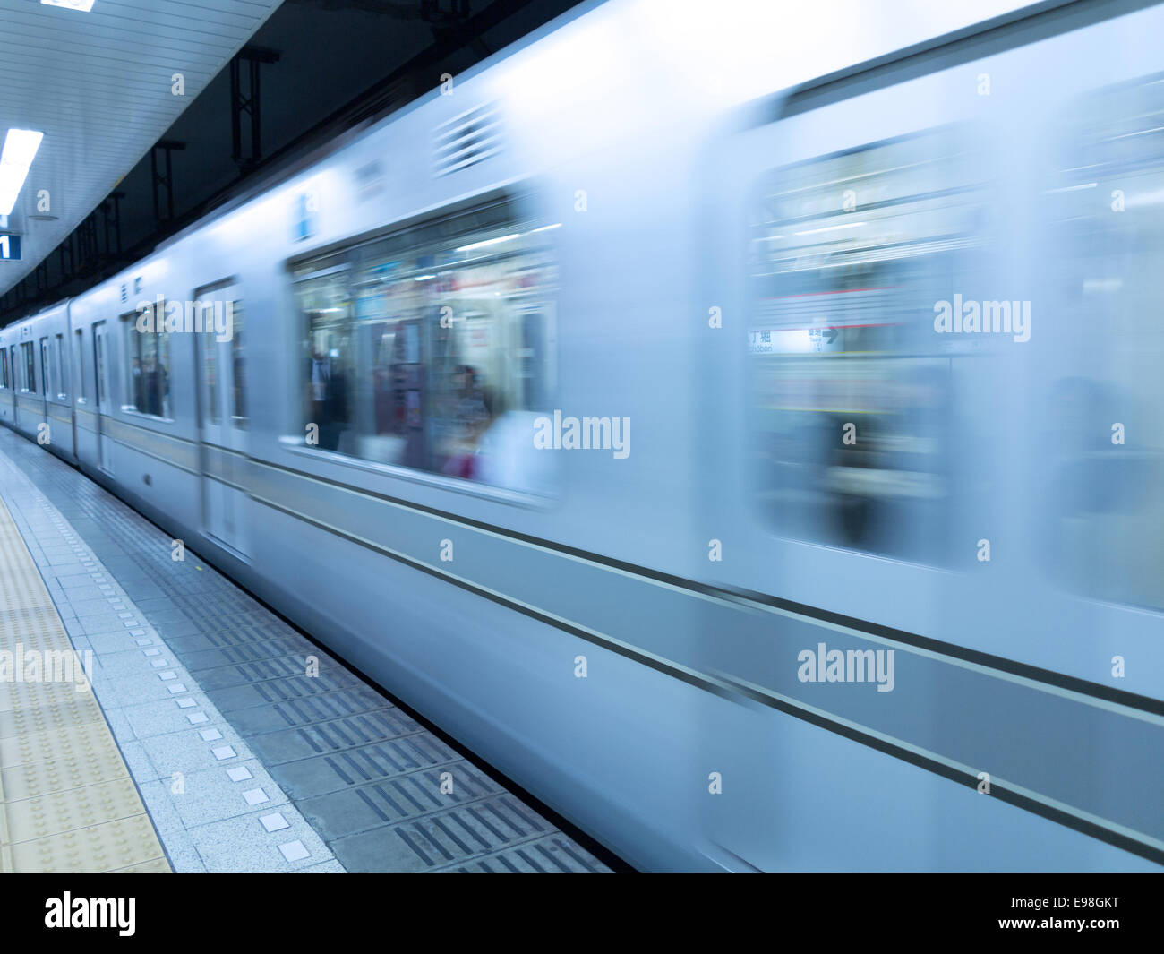 U-Bahn-Bahnsteig Stockfoto