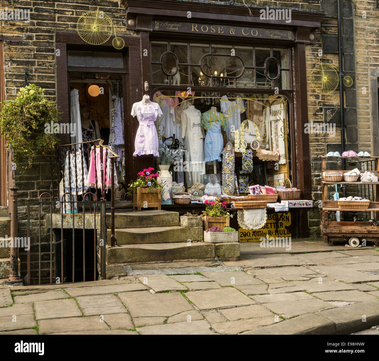 Geschäft in Main Street, Haworth, West Yorkshire, Großbritannien Stockfoto