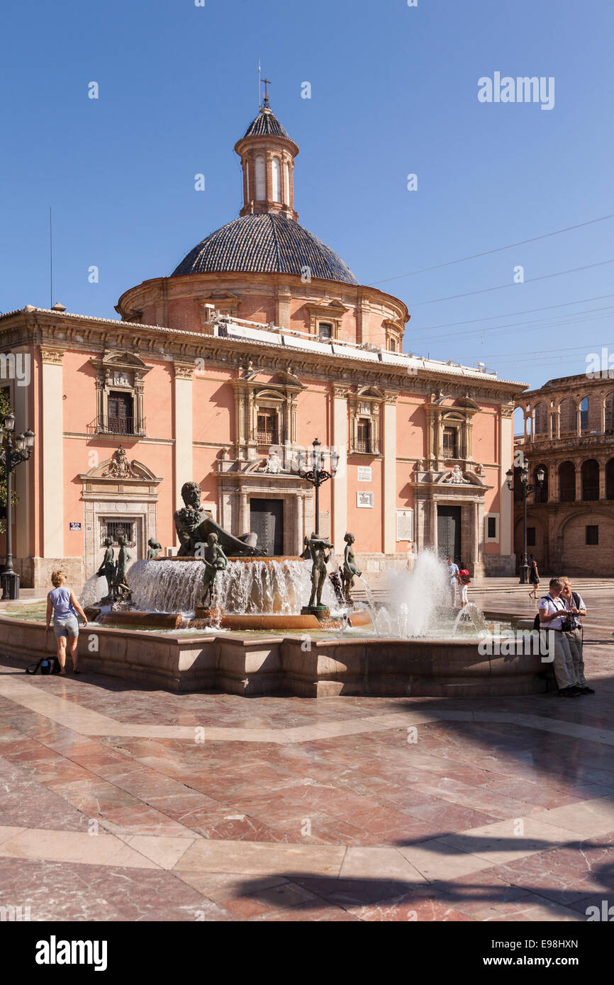 Die Basilika in der Plaza De La Virgen in Valencia, Spanien. Stockfoto