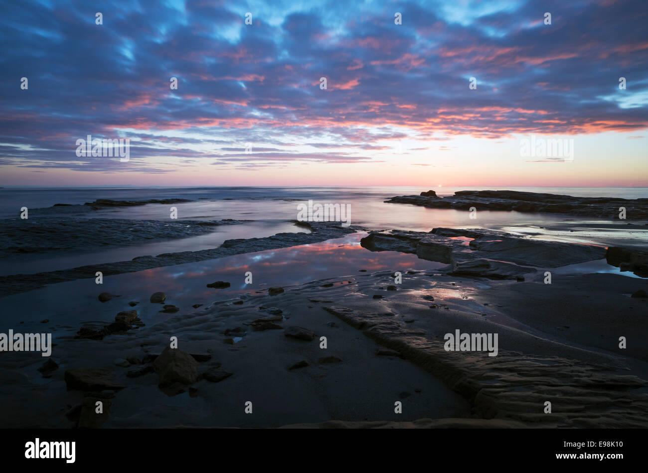 Beadnell Bay bei Sonnenaufgang. Northumberland, UK Stockfoto