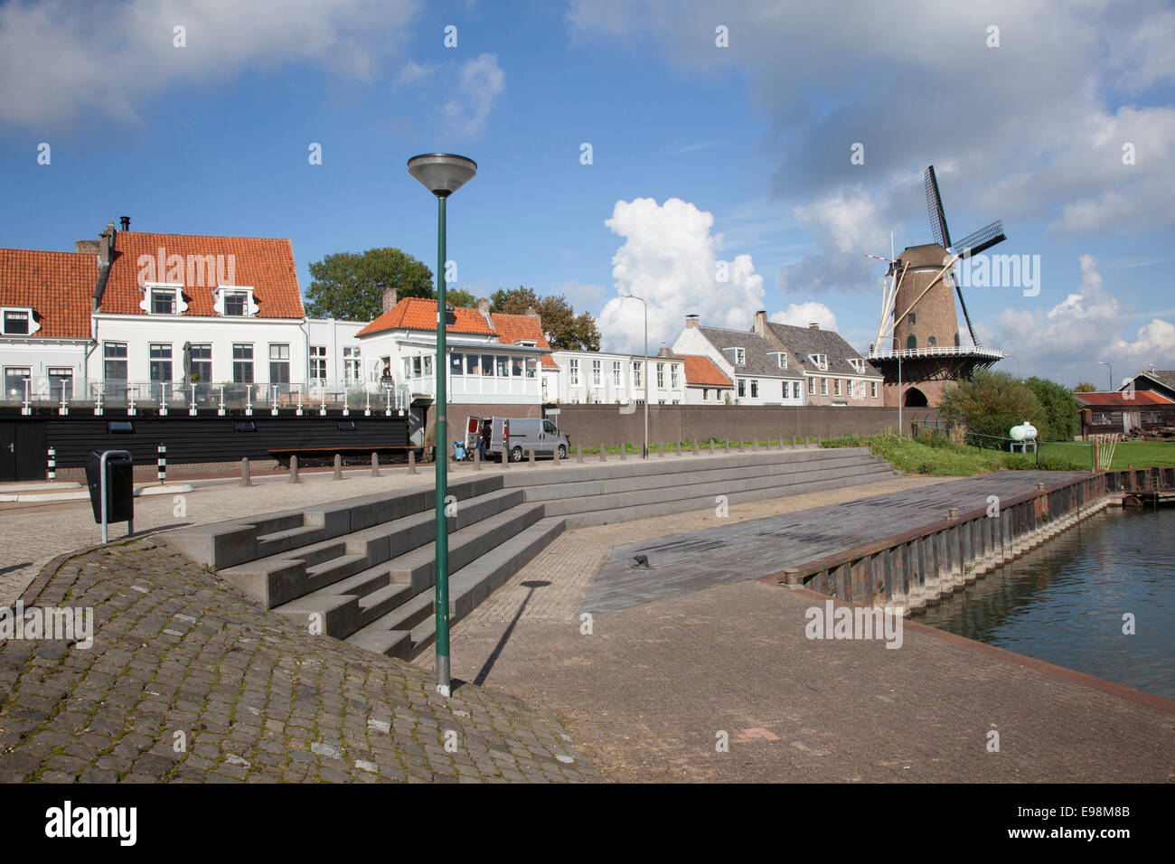 Wijk Bij Duurstede in den Niederlanden gesehen vom Hafen Stockfoto