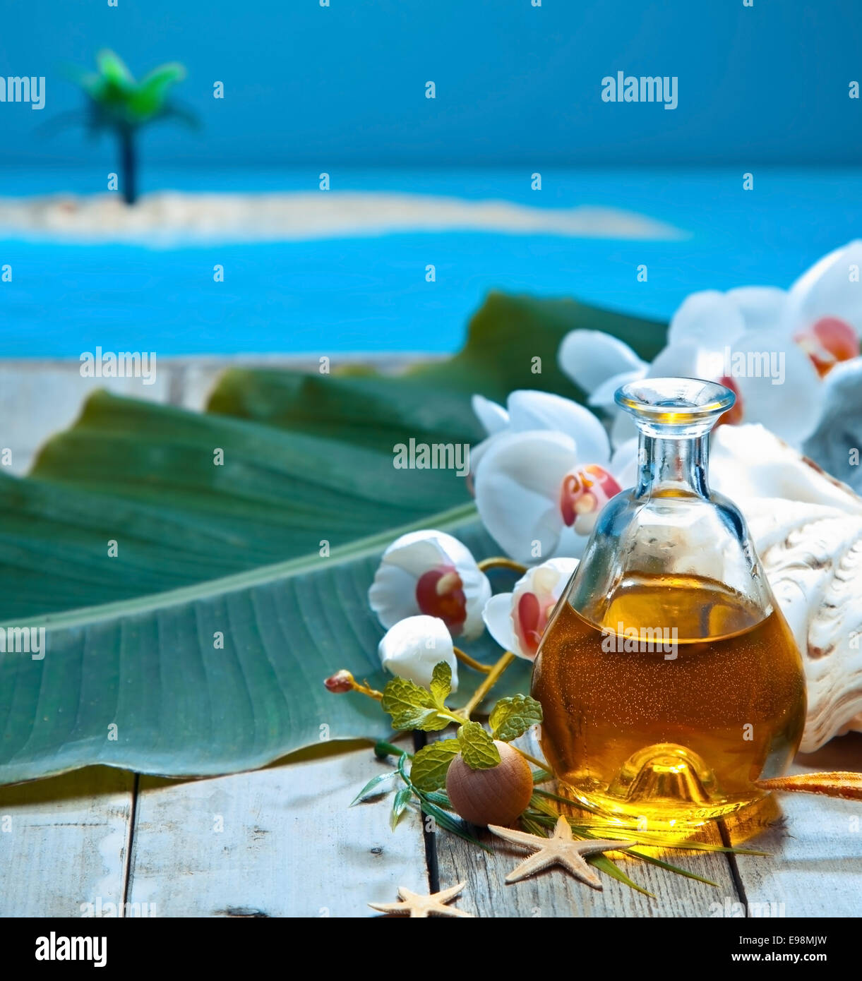 Tropischen Insel Rückzug ätherischen Ölen-Spa-Behandlung mit natürlichen Pflanzenextrakten und Orchideen Stockfoto