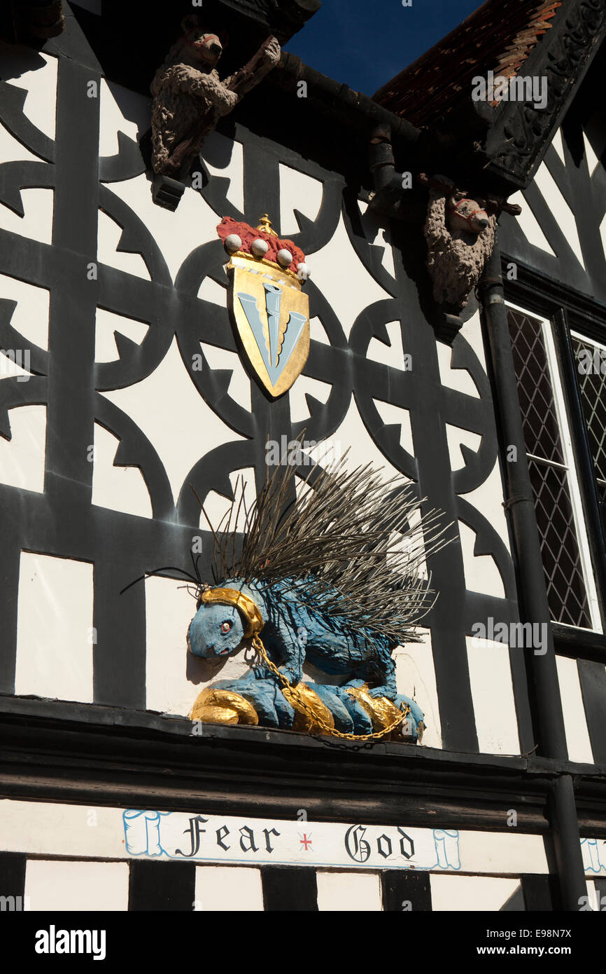 Großbritannien, England, Warwickshire, Warwick, Lord Leycester Hospital, angekettet Stachelschwein heraldische Figur Stockfoto