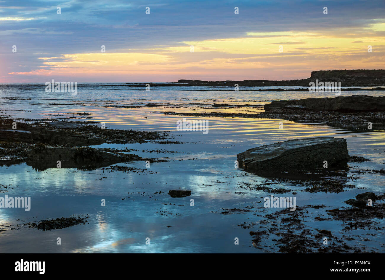 Beadnell Bay bei Sonnenaufgang. Northumberland, UK Stockfoto