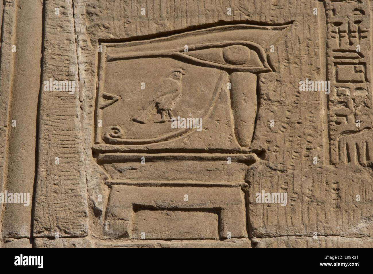 Ägyptische Kunst. Tempel von Kom Ombo. Dynastie der Ptolemäer. 2. Jh. v. Chr. Das Auge des Horus. Relief. Stockfoto