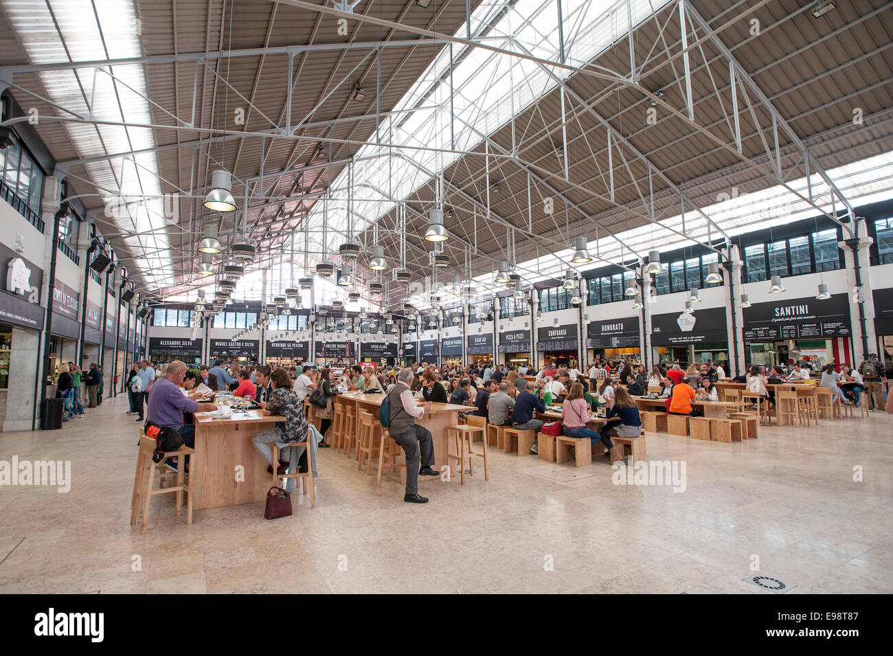 Mercado da Ribeira, Lissabon. Stockfoto