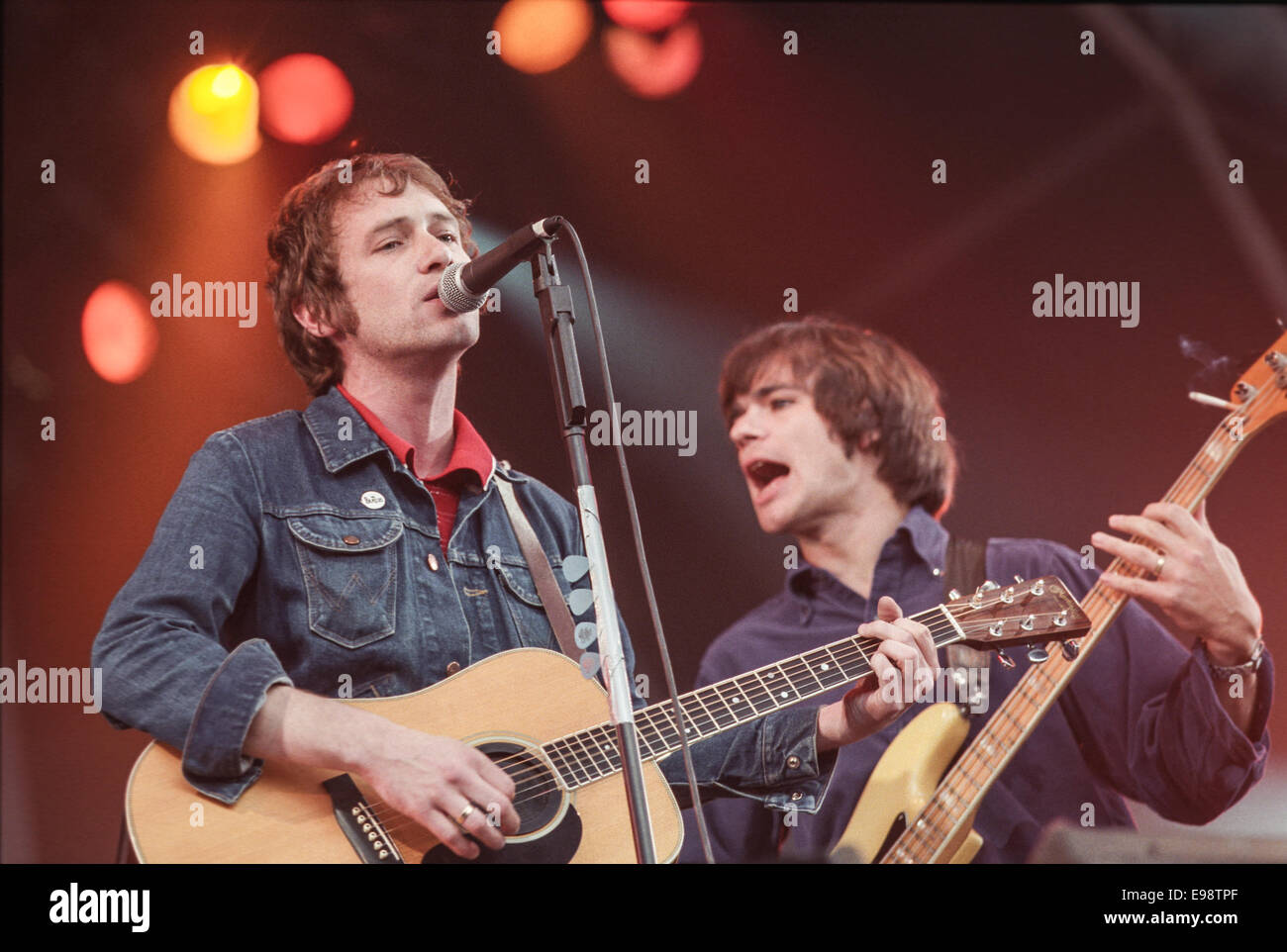 Simon Fowler von Ocean Colour Scene erscheinen live auf der Bühne ' t In The Park "Musikfestival in Schottland, im Jahr 1997. Stockfoto