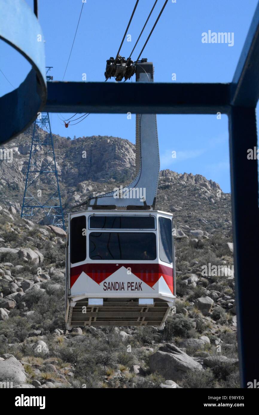 Sandia Peak Tram kommt hinein ist am Fuße des Berges Basis. Stockfoto