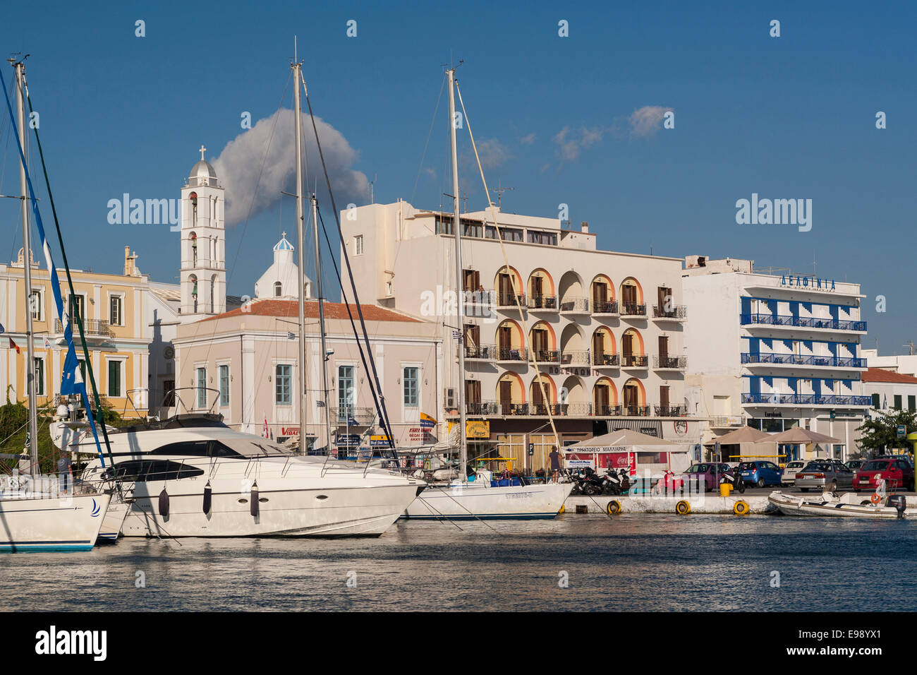 Griechenland, Kykladen, Tinos, Stadthafen Stockfoto