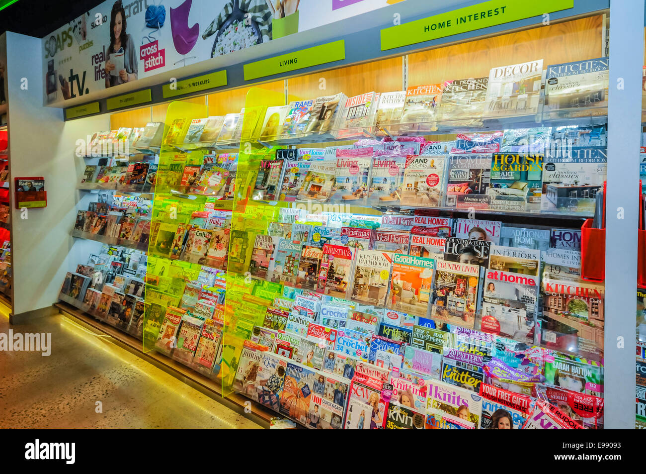 Zeitschriften auf Verkauf im Ladengeschäft Stockfoto