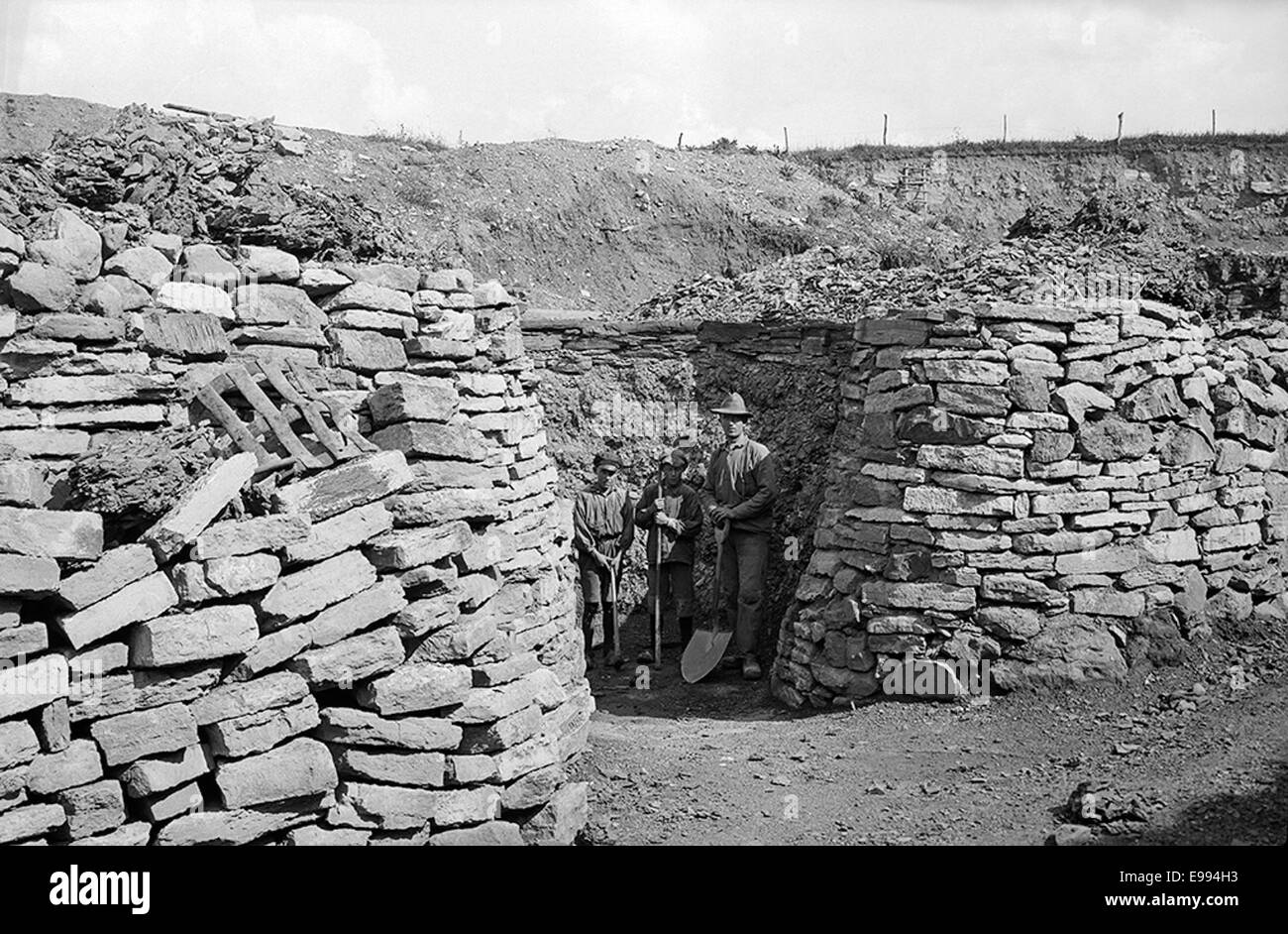 Ein Foto von Vilske-Kleva in Västergötland, Schweden. Das Bild zeigt eine historische Umgebung in der Region und hebt die ländliche Landschaft und die traditionelle schwedische Architektur hervor, die vom schwedischen Nationalerbe erhalten wurde. Stockfoto