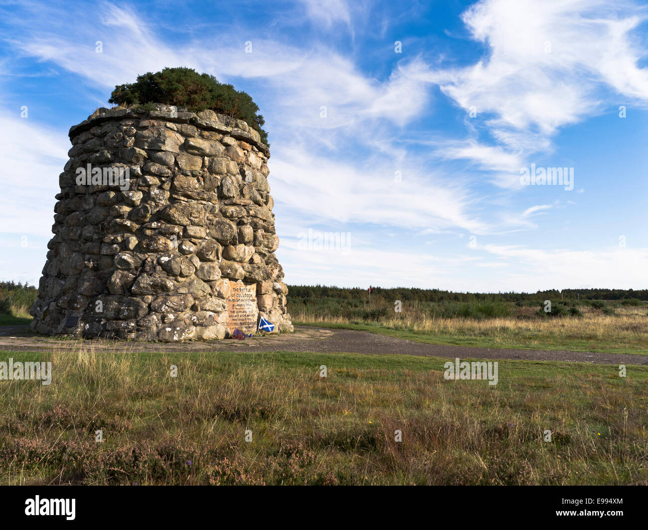 dh Schlachtfeld Cairn CULLODEN MOOR SCOTLAND 1745 Rebellion Scottish Highlands Aufstand Gedenkstein Highland Jacobite Battle Field 1746 Clanschlachten Stockfoto