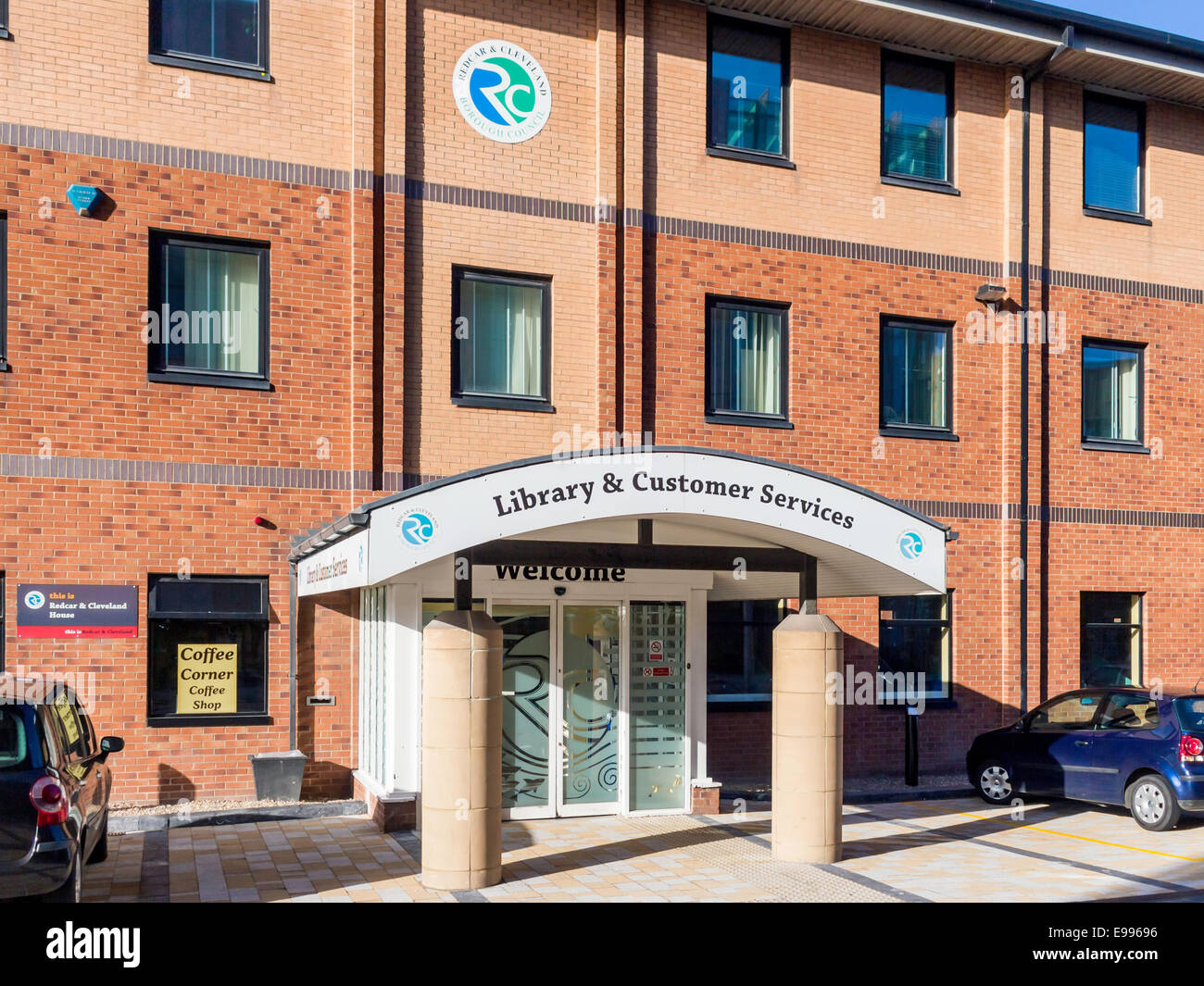 Eintritt in die neue Stadtbibliothek Redcar Cleveland North Yorkshire England UK im Jahr 2013 abgeschlossen Stockfoto