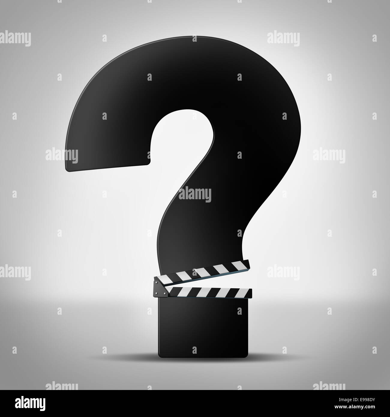 Filme Fragen Show-Business Informationen als Schindeln oder Clapper Board geformt wie ein Fragezeichen als Symbol für Filmkritiken oder Bewertungen Informationen oder Unterhaltung Quiz-Symbol. Stockfoto
